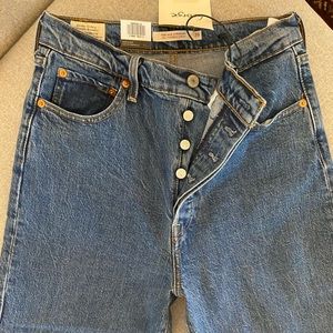 Levi’s Ribcage Straight Ankle Jeans in Georgie, size 29.